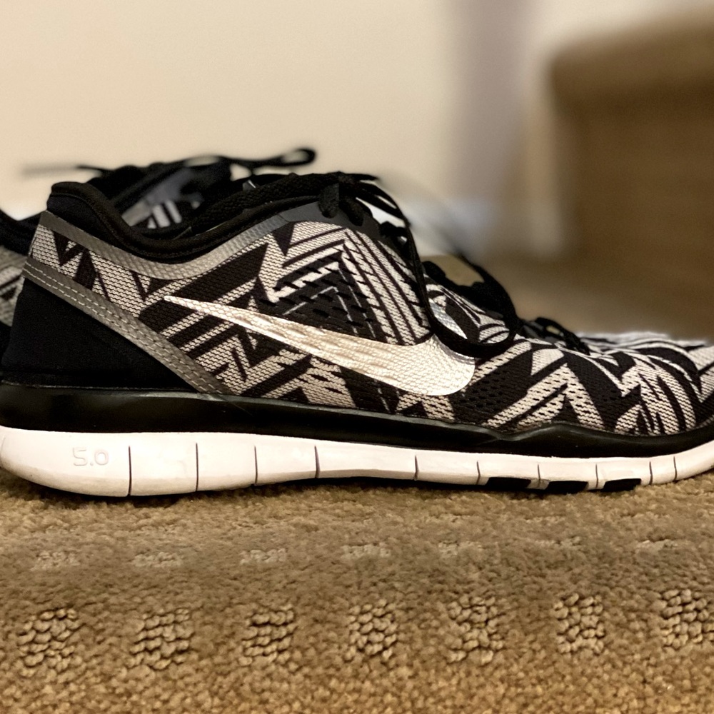 Pre-owned WMNS NIKE FREE TR FIT 5 in black/white Sz 6